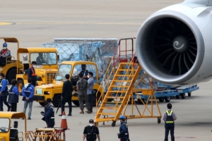 [포토] 인천공항 도착한 모더나 백신