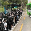 학교선 거리두기… 하굣길은 ‘빽빽’