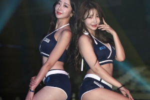 [포토] 로드걸 임지우-신해리, 명품 각선미 자랑