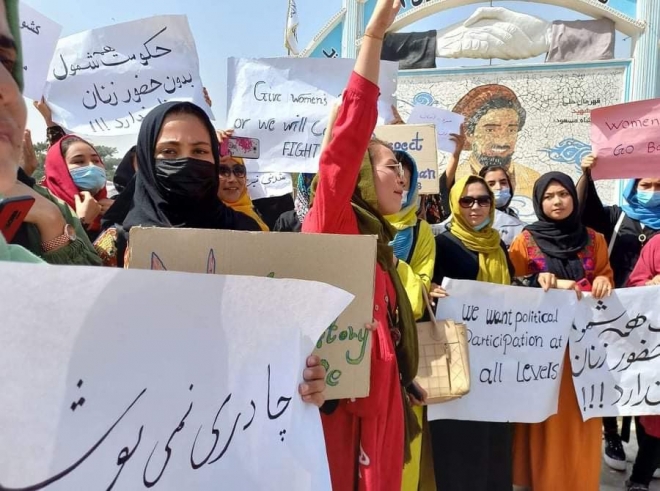 아프간에 확산하는 여성 권리 보장 시위