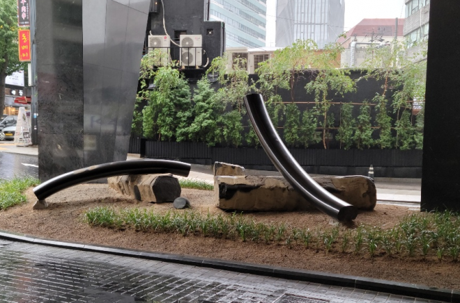 호텔 주자창 안에서 바라본 일필휘지