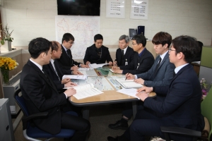 “우리는 상복 차림으로 근무 못 합니다”…인구 증가 드라이브에 공무원 반발