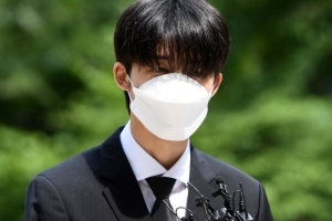 [포토]  ‘아이콘’ 출신 비아이, 마약 투여 혐의 공판 출석