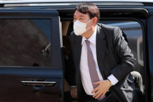 尹측근 친형 강제수사… 사법리스크 수면 위로