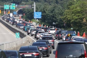 “추석 연휴 고속도로 귀경길은 교통지옥 각오해야”