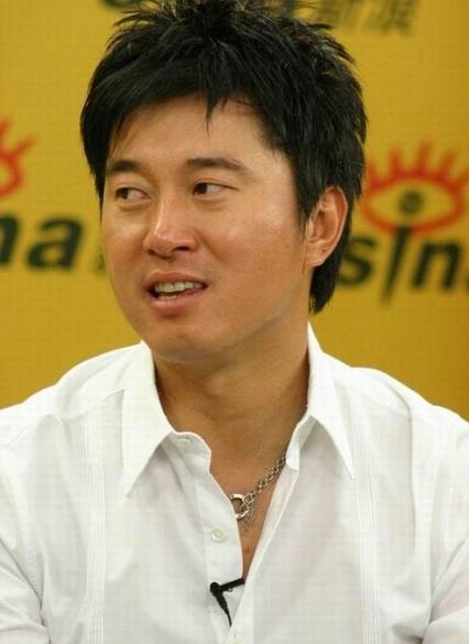 ‘당신을 이해해’(1996) 등을 불러 중국 최고의 남자 가수로 평가받던 만원쥔. 웨이보 제공