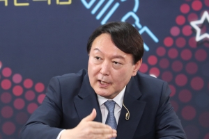 연애 경험 털어놓은 尹·개그맨 될 뻔한 洪…친근감 부각한 국민의힘 주자들