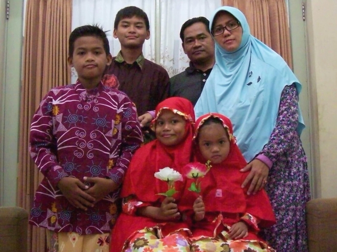 2018년 인도네시아에서 자살폭탄 테러를 일으키고 모두 목숨을 잃은 ISIS 가족.