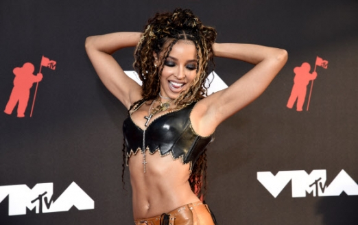 Tinashe arrives at the MTV Video Music Awards at Barclays Center on Sunday, Sept. 12, 2021, in New York. (Photo by Evan Agostini/Invision/AP)