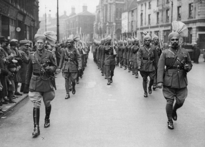 덩케르크 철수 다음해인 1941년 영국 버밍검에서 퍼레이드를 벌이는 인도군 병사들.