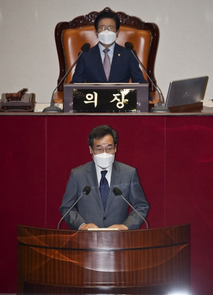 더불어민주당 이낙연 의원이 15일 오후 서울 여의도 국회에서 열린 제 6차 본회의에 상정된 사직안 투표 전 신상발언을 하고 있다.2021. 9. 15 정연호 기자 tpgod@seoul.co.kr