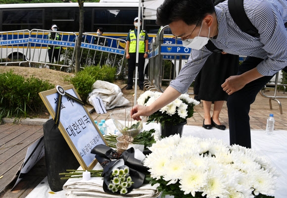 자영업자 합동분향소 찾는 시민 발길