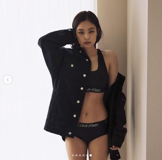 뉴욕 거리에 제니 '속옷 사진' 걸렸다…당당한 그녀 | 서울신문