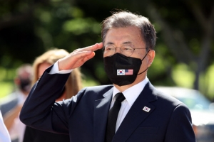 문대통령 “위드 코로나해도 모든 방역 다 푸는 건 아냐”