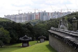경찰 ‘왕릉 옆 아파트 신축 승인‘ 인천 서구청 압수수색