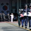 文대통령, 하와이서 ‘국군 유해 68구’ 모시고 귀국