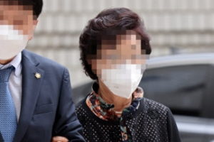 [포토] ‘윤석열 전 검찰총장’ 장모, 법정으로