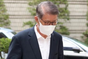 [포토] 최신원 회장, 법정 출석