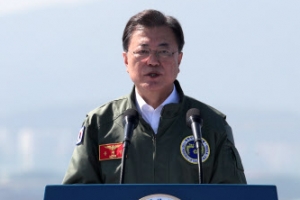 김정은 약속한 ‘10월 초’...‘종전선언+제재완화’ 드라이브