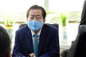 여성·인구정책 발표한 홍준표 “페미니즘에서 휴머니즘으로···성별 갈등 줄이겠다”