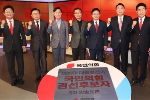 맞붙은 윤석열·홍준표···尹 “홍 막말, 구태정치”  洪 “윤, 문재인 품에 있던 사람”