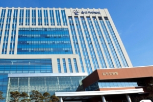 “마스크 써달라”는 버스기사에 커터칼 휘두른 70대 집행유예