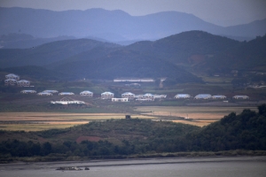 [서울포토] 오두산전망대에서 바라본 고요한 북한 기장동 마을