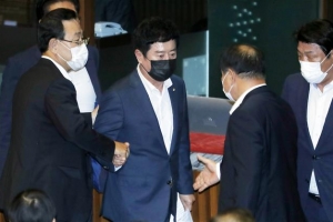 ‘제3자 뇌물 혐의’ 정찬민 의원 검찰 송치…뇌물액 4억6000만원