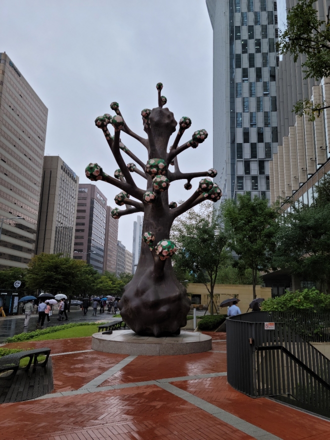 여의도역에서 바라본 더-K 꿈나무