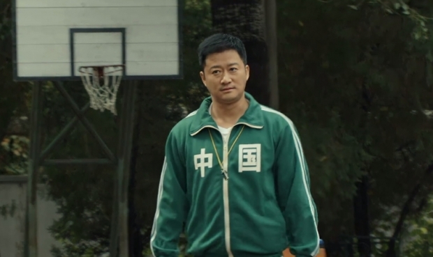 2019년 개봉한 중국 영화에서 초록색 운동복을 입고 열연한 중국 배우 우징. 온라인 커뮤니티 캡처
