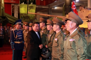 김정은 “우선 강해져야… 한미 주적 아니다” 군비경쟁 정당화