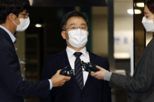 檢, 김만배 영장에 ‘유동규와 공범·1100억대 배임’ 넣었다