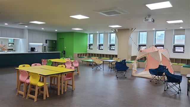 서울 성북구가 올해만 우리동네키움센터 8곳의 문을 추가로 열었다. 사진은 종암동에 위치한 키움센터 ‘성북 10호점’ 내부의 모습. 성북구 제공