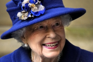 95세 영국 여왕, 하루 입원후 퇴원…“건강 좋아”