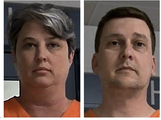 원자력법 위반 혐의로 체포된 조너선 토비(42, 오른쪽)와 그의 아내 다이애나 토비(45). AP
