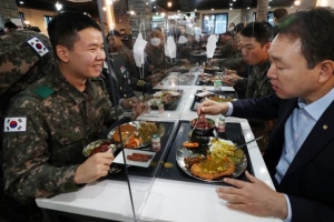 장군 ‘전유물’ 지퍼식 전투화...일반 병사에도 보급