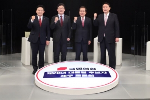 “윤석열, 도덕성 떨어진다”는 홍준표에 尹 “더 털릴 것도 없다”…‘천공스승’도 또 등장