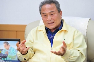 김영만 군위군수 뇌물수수 혐의 무죄 확정…대법원 “입증 불충분”