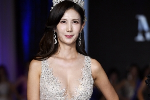 [포토] ‘48세 화려한 용모’ 권정원, ‘2020 미시즈 유니버스 코리아’ 클래식 우승