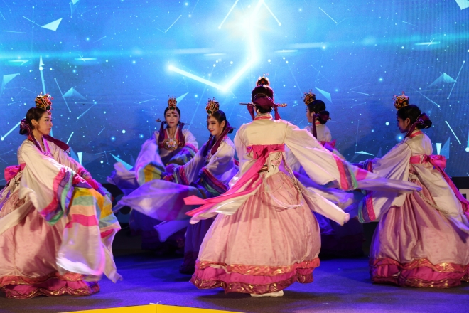 14일 2021 관악 강감찬 축제 개막식에서‘강감찬 오마주’를 주제로 펼쳐지는 LED 멀티미디어 퍼포먼스 공연 관악구 제공