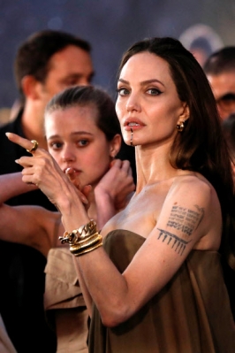 Cast member Angelina Jolie reacts at the premiere for the film “Eternals” in Los Angeles, California, U.S. October 18, 2021. REUTERS/Mario Anzuoni/2021-10-19 13:48:29/ <연합뉴스