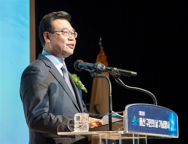 성장현 서울 용산구청장이 18일 용산아트홀에서 열린 ‘제28회 용산구민의 날’ 기념식에서 기념사를 하고 있다. 용산구 제공