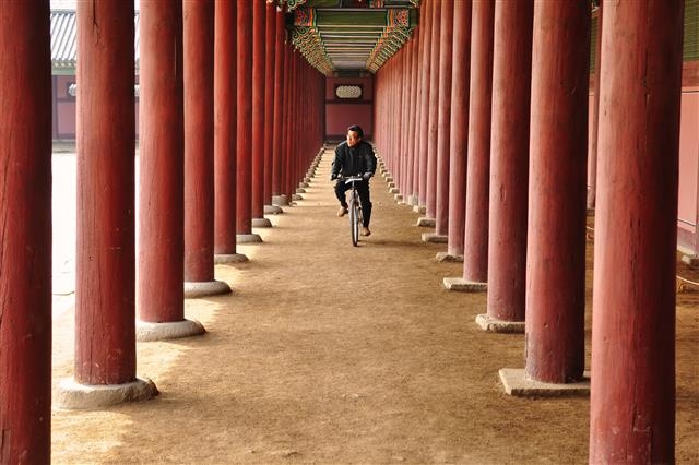 경복궁 2010. 기둥도 맞춤법도 반듯한 게 보기 좋다.