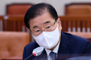 정의용 “문 대통령, 한일관계 개선 의지 강해”