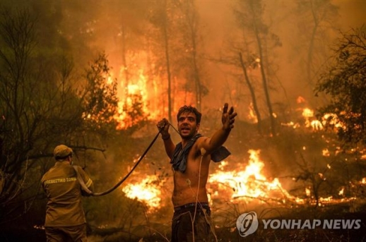 선진국도 못 피한 기후 위기… 서유럽은 물폭탄 쏟아지고 남유럽은 최악 산불