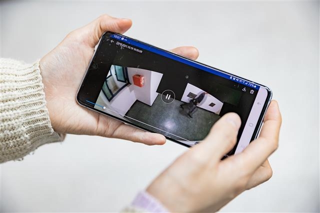 서울 광진구가 제공하는 ‘지켜줘 홈즈’ 방범도어 서비스. 광진구 제공