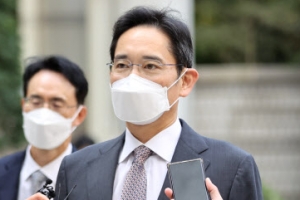 [포토] ‘묵묵부답’ 법정 향하는 이재용