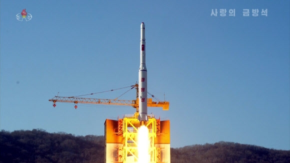 북한, 누리호 발사일에 5년전 ‘광명성 4호’ 발사 조명
