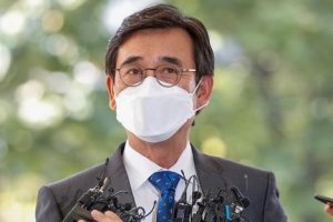 한동훈 검사장 “유시민씨 약자 코스프레 황당”…추가 법적조치 검토