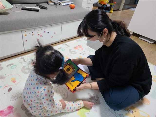 서울 서초구 ‘서초아이발달센터’에서 제공하는 ‘이른둥이 조기개입 퍼스트스탭’ 프로그램. 서초구 제공